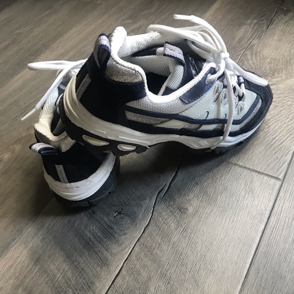 Women’s Soho Tennis Shoes | Size 9 - Picture 4 of 12